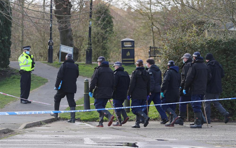 Vụ cô gái bị cảnh sát cấp cao giết hại rúng động Anh quốc: Công bố ảnh hiện trường nơi tìm thấy thi thể phân hủy cùng thông tin bất ngờ về hung thủ-4