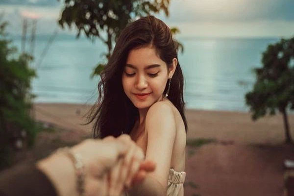 Lễ cưới không cỗ bàn của đôi vợ chồng cách đây 30 năm: Thấy cô gái chăn trâu xinh đẹp, chàng trai mê mẩn rồi dùng chiêu mặt dày, thành công lừa nàng về dinh!-8