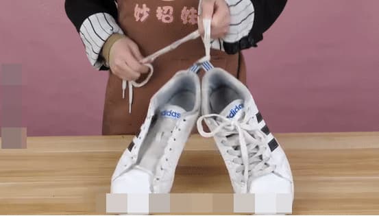 Cái đuôi nhỏ phía sau giày có tác dụng gì không?-7