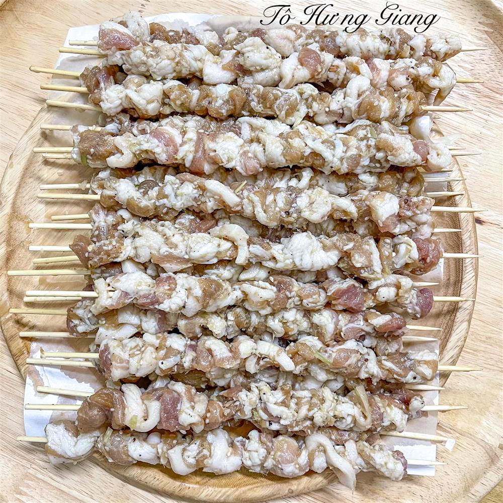 Con nghiện thịt xiên nướng, các mẹ hãy thử ngay công thức dưới đây để tự làm tại nhà, ngon mê ly mà lại đảm bảo-4