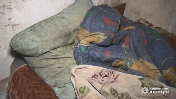 Bỏ 2 con nhỏ ở nhà để đi nhuộm tóc, người mẹ trở về chứng kiến cảnh tượng run người, hối hận thì đã quá muộn màng-4