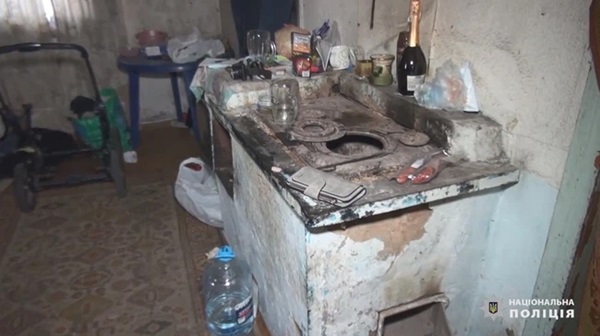 Bỏ 2 con nhỏ ở nhà để đi nhuộm tóc, người mẹ trở về chứng kiến cảnh tượng run người, hối hận thì đã quá muộn màng-6