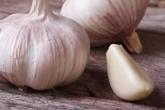 Đừng bao giờ ăn tỏi chung với những thứ 