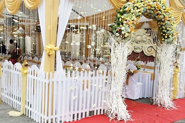 Đang yêu mặn nồng, bạn trai bất ngờ cưới cô hàng xóm vì: Tuổi anh với em không hợp, anh phải lấy người khác để hóa giải duyên số-1