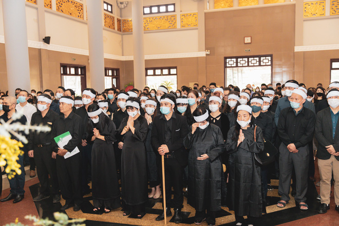 NSND Minh Hằng thất thần, bật khóc tiễn đưa chồng về cõi vĩnh hằng-1