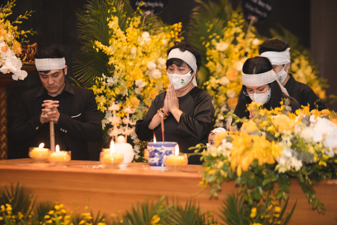 NSND Minh Hằng thất thần, bật khóc tiễn đưa chồng về cõi vĩnh hằng-3