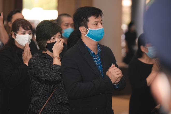 NSND Minh Hằng thất thần, bật khóc tiễn đưa chồng về cõi vĩnh hằng-5