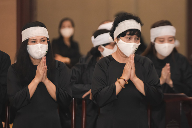 NSND Minh Hằng thất thần, bật khóc tiễn đưa chồng về cõi vĩnh hằng-11