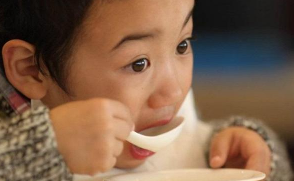 Loại gia vị gây hại cho tỳ vị và dạ dày, hay đánh cắp” chiều cao của trẻ nhưng rất nhiều người vẫn cho con ăn-2