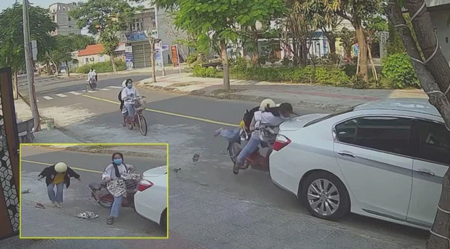 Mải buôn chuyện trên đường, 2 cô gái đâm sầm vào đuôi ô tô, nhìn hậu quả sự việc mà chủ xe chỉ còn biết ngậm đắng-1