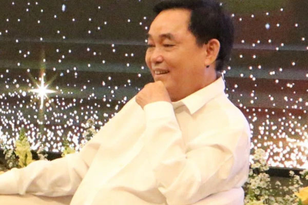 Vụ ông Võ Hoàng Yên đi phát tôn cứu trợ ở Quảng Nam: Tình tiết khó hiểu về thời gian mua - phát tôn?-1