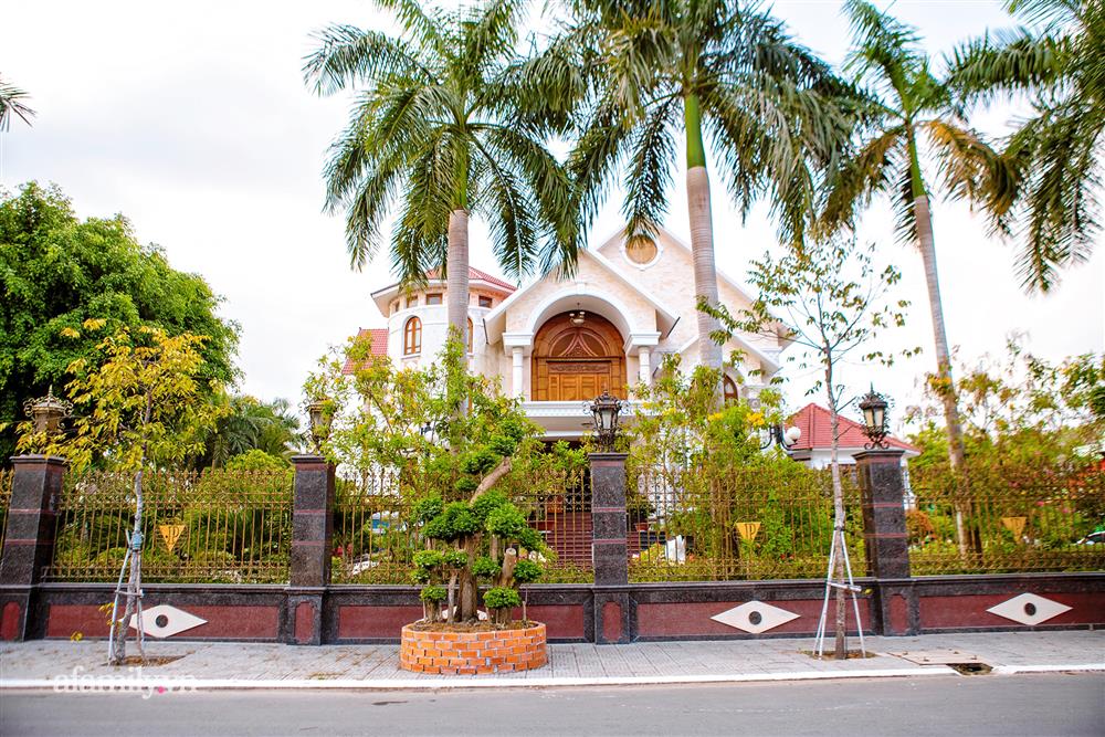 LÀNG ĐẠI GIA được bảo vệ chặt nhất Cần Thơ, toàn biệt phủ phong cách không có gì ngoài đất, cổng trước đậu ô tô, cổng sau đậu vài du thuyền vẫn còn rộng-12