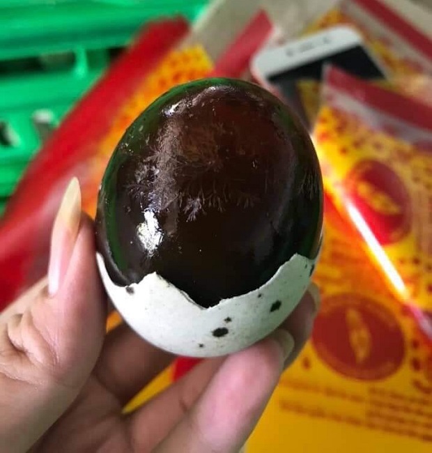 Bất ngờ loại trứng đen sì được săn lùng, dân buôn ngày bán hàng nghìn quả-7