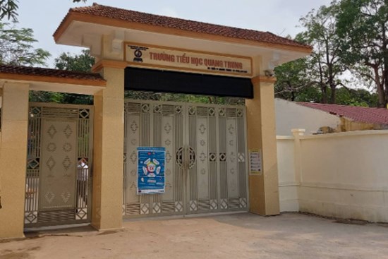 9 học sinh đau bụng, buồn nôn: Công an mời nhóm người phát miễn phí đồ uống tới làm việc
