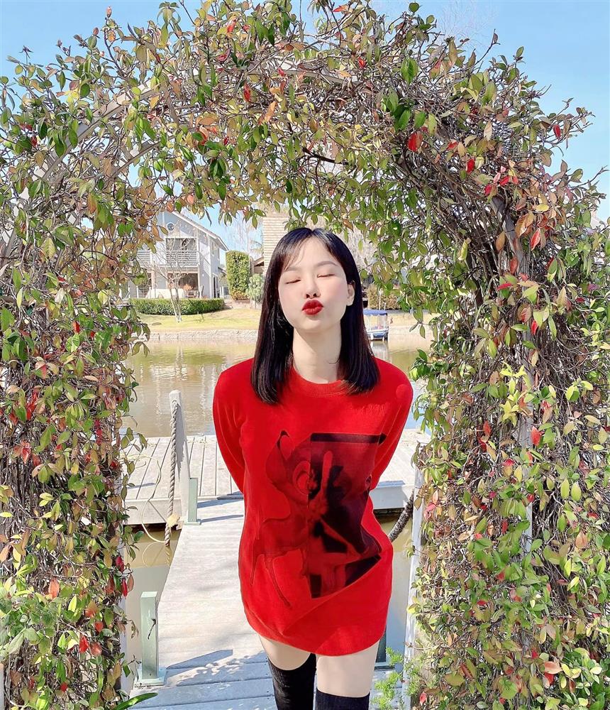 Nàng mẫu xinh đẹp làm dâu nhà tỷ phú Hoàng Kiều: Sống trong căn biệt thự triệu đô, chỉ dạo quanh sân vườn cũng mỏi chân sống ảo-5