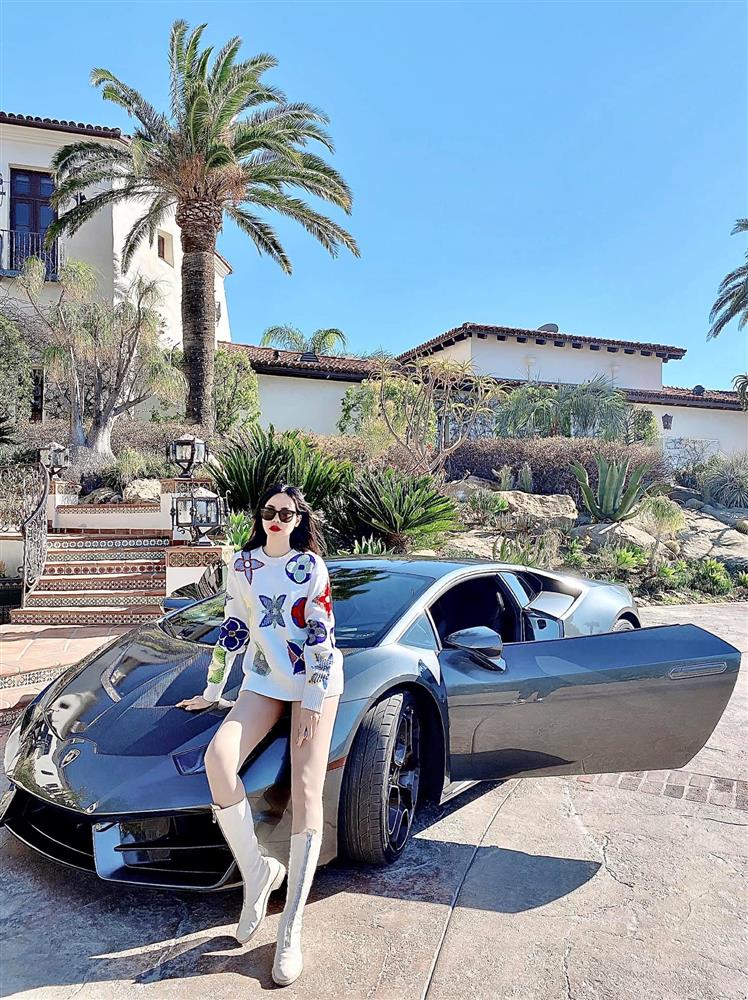 Nàng mẫu xinh đẹp làm dâu nhà tỷ phú Hoàng Kiều: Sống trong căn biệt thự triệu đô, chỉ dạo quanh sân vườn cũng mỏi chân sống ảo-8