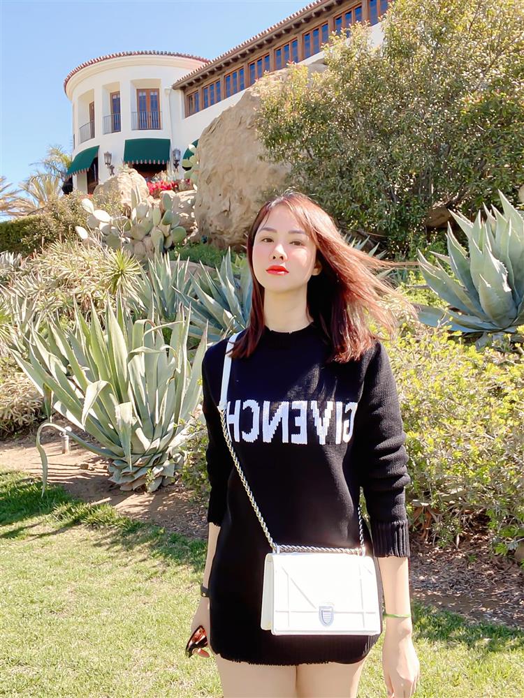 Nàng mẫu xinh đẹp làm dâu nhà tỷ phú Hoàng Kiều: Sống trong căn biệt thự triệu đô, chỉ dạo quanh sân vườn cũng mỏi chân sống ảo-10