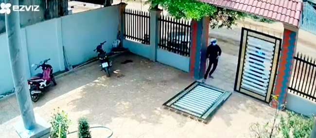 Chị vợ hot nhất hôm nay vác rựa cùng chồng truy đuổi trộm: Thấy chồng bị tấn công là bản năng trỗi dậy, quên luôn đang mang bầu!-4