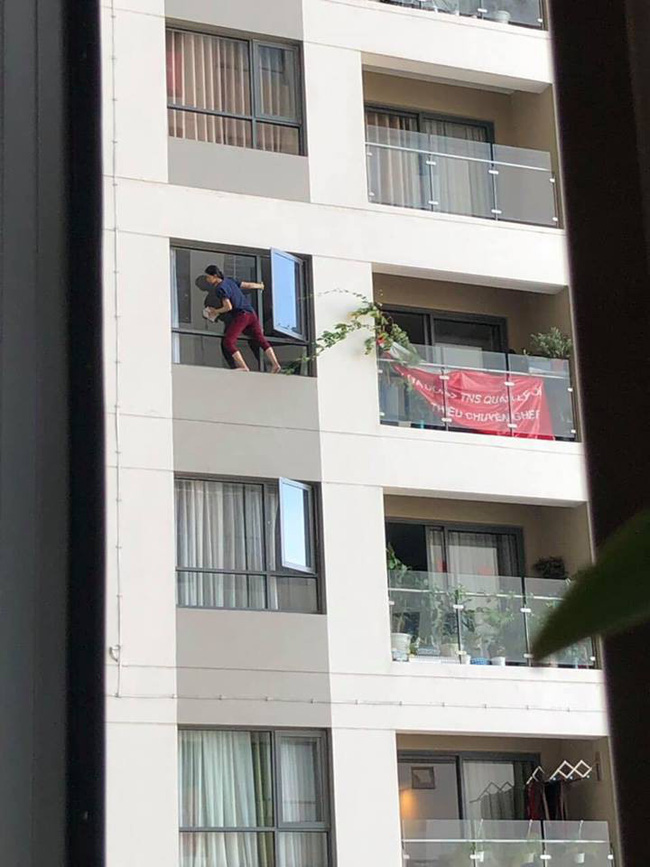 Thót tim cảnh nữ giúp việc biến hình thành người nhện, trèo hẳn ra ngoài cửa sổ chung cư để lau kính-8