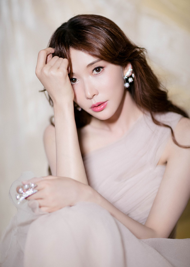 Đời tư sóng gió của dàn mỹ nhân họ Lâm đình đám Cbiz: Người ám ảnh vì đóng phim cấp 3, kẻ cả đời mang danh giật chồng-14