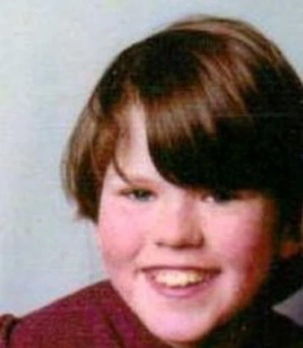 Bị bố dượng, mẹ ruột và anh trai hành hạ đến mang thai, 3 thập kỷ sau, người phụ nữ nhờ khai quật mộ con nhỏ để đòi lại công bằng-1