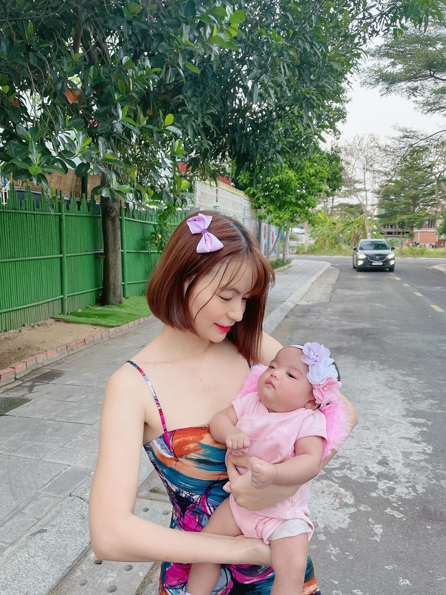 Bà xã Mạc Văn Khoa khoe hành trình bầu bí, sinh con xúc động, sau mổ lom khom tập đi như bà cụ khiến chồng bật khóc thốt lên 1 câu-1