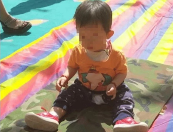 Em bé chưa đầy 3 tuổi đã đọc làu làu hàng chục bài thơ dài nhưng bị trả về sau 5 ngày học mẫu giáo, nguyên nhân khiến nhiều phụ huynh giật mình-1