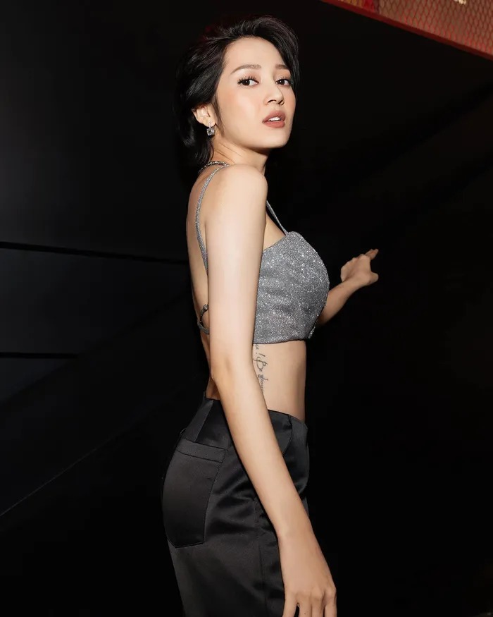 Thời trang hở hang tứ bề nóng bỏng mắt của Bảo Anh-2