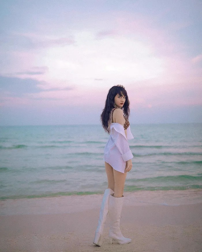 Thời trang hở hang tứ bề nóng bỏng mắt của Bảo Anh-9