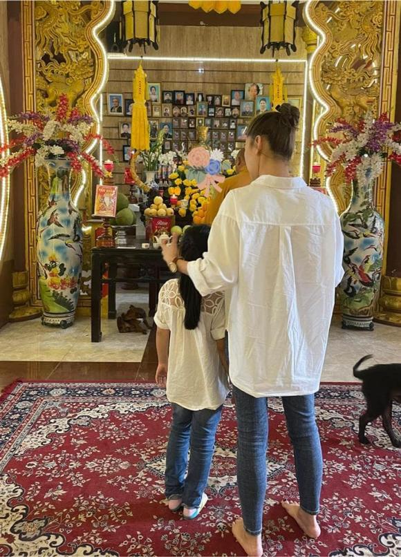 Sau một năm Mai Phương mất, bố mẹ ruột vẫn phải chầu chực để được thăm cháu ngoại-1