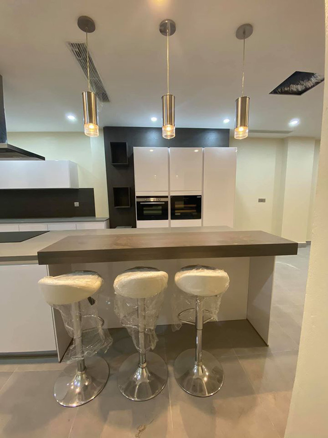 Nữ MC VTV từng vướng lùm xùm người thứ ba: Sống trong căn nhà như khách sạn 5 sao, nhìn qua cũng đủ thấy gia thế khủng thế nào-17