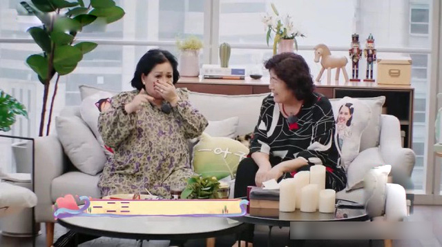 Đẻ sinh đôi, bà nội, bà ngoại đều lên chăm cháu cùng lúc, lời 2 bà thủ thỉ với nhau khiến tôi ôm con khóc nức nở-2