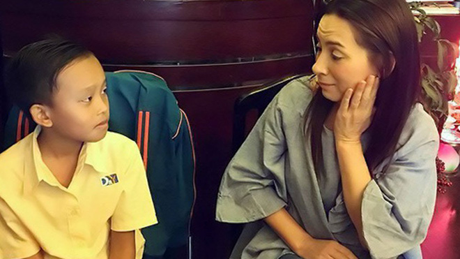Phi Nhung: Bố mẹ ruột của Hồ Văn Cường giống như đẻ mướn con cho tôi-4