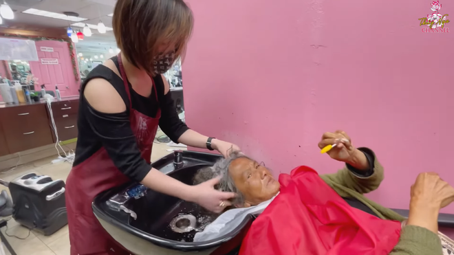 Sau mấy chục năm lang thang tại Mỹ, ca sĩ Kim Ngân lần đầu được gội đầu và nói câu bất ngờ-4