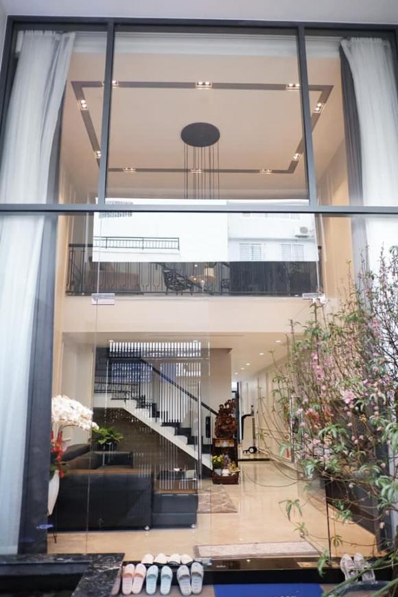 Nữ ca sĩ xinh đẹp còn hiếu thảo: Đi hát bao năm trời dành tiền xây nhà mặt phố tặng mẹ, nội thất sang xịn không chê vào đâu được!-2