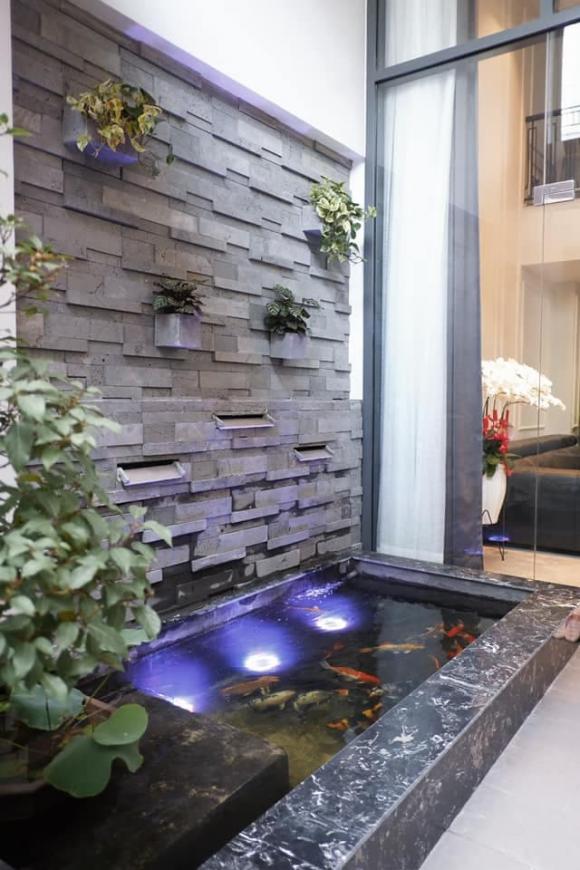 Nữ ca sĩ xinh đẹp còn hiếu thảo: Đi hát bao năm trời dành tiền xây nhà mặt phố tặng mẹ, nội thất sang xịn không chê vào đâu được!-11