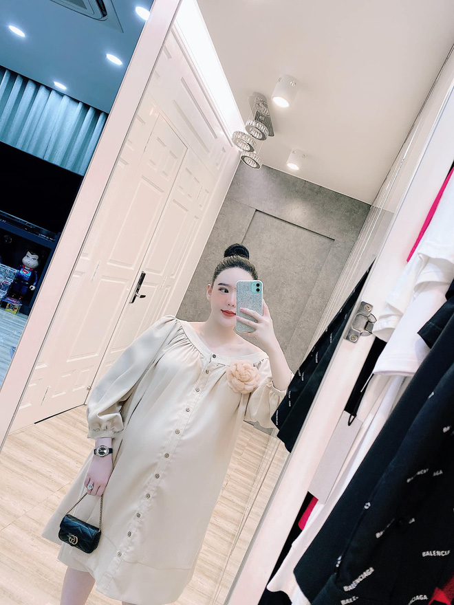 Con dâu ông trùm điện tử Sài Gòn hé lộ cảnh bên trong biệt thự đang sống, đầy ắp những món đồ chỉ giới thượng lưu mới có-7