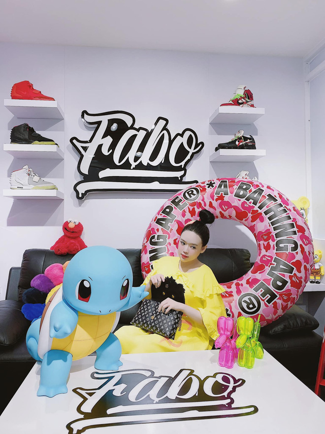 Con dâu ông trùm điện tử Sài Gòn hé lộ cảnh bên trong biệt thự đang sống, đầy ắp những món đồ chỉ giới thượng lưu mới có-14