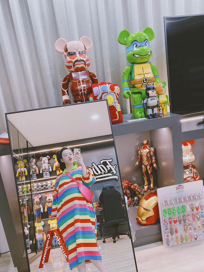 Con dâu ông trùm điện tử Sài Gòn hé lộ cảnh bên trong biệt thự đang sống, đầy ắp những món đồ chỉ giới thượng lưu mới có-15