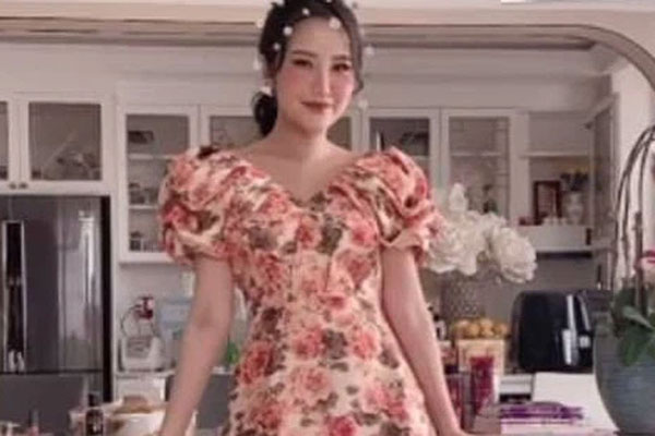 Cận cảnh nhan sắc + đôi chân dài miên man của ái nữ nhà Trương Ngọc Ánh, có xịn như ảnh đăng Phây cùng mẹ?-4