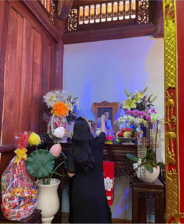 Lễ tưởng niệm 100 ngày cố NS Chí Tài: Ca sĩ Phương Loan tổ chức trang trọng ở Mỹ, Nhật Kim Anh đến thắp hương tại đền thờ 100 tỷ-7