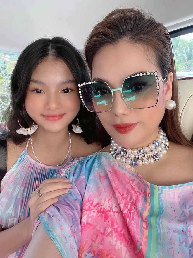 Cận cảnh nhan sắc + đôi chân dài miên man của ái nữ nhà Trương Ngọc Ánh, có xịn như ảnh đăng Phây cùng mẹ?-3