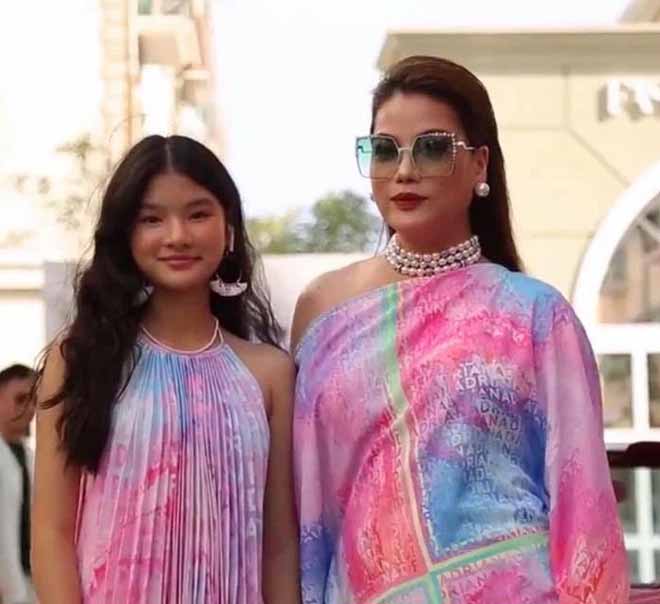 Cận cảnh nhan sắc + đôi chân dài miên man của ái nữ nhà Trương Ngọc Ánh, có xịn như ảnh đăng Phây cùng mẹ?-2