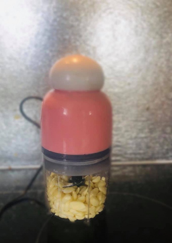 Làm cách này, tỏi bóc 1 lần ăn cả năm mà vẫn tươi, thơm như mới-2