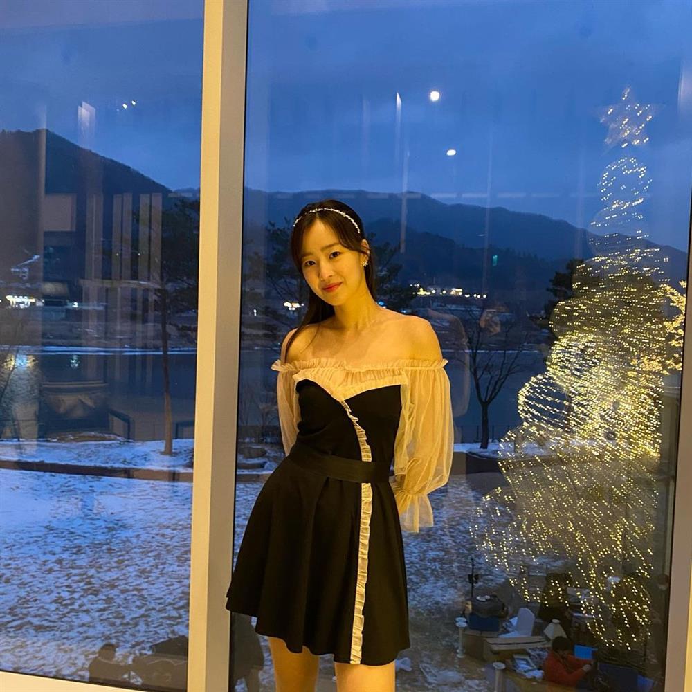 Tiểu thư mắt trợn Ha Eun Byeol có cả một bộ sưu tập váy điệu không Rich kid nào làm lại được trong Penthouse-9