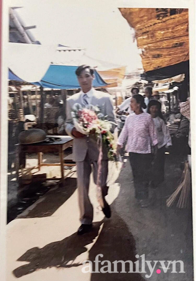 Dùng chiêu mặt dày”, người đàn ông thành công cưa đổ cô hoa khôi 26 năm trước, sắp cưới dẫn cô dâu ra chợ Hà Đông tuyên bố chất ngất-3