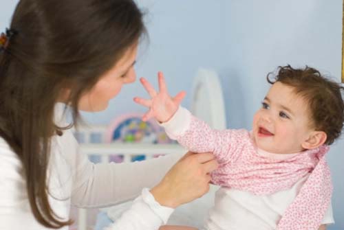 Mẹ thường chọn mua quần áo cho con như thế nào? Nên chọn màu tối hay màu sáng? Hãy cẩn thận vì chọn sai có thể sẽ làm tổn thương bé rất nhiều-5