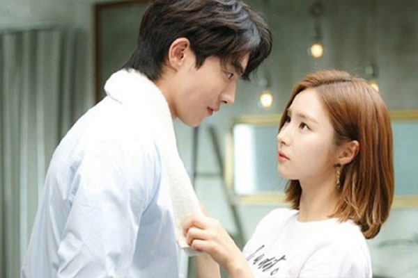 Mỗi sáng ngủ dậy, bạn trai luôn đặt tờ 100 nghìn đồng trên bàn để rồi khi biết lý do mà tôi lặng người-1