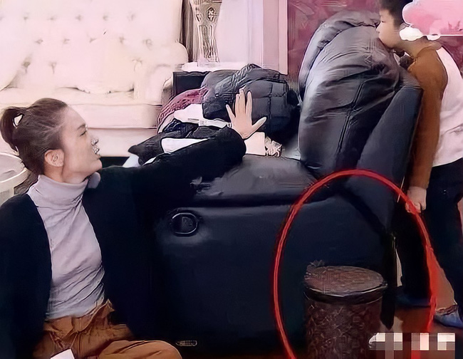 Lâm Tâm Như cho con ăn vi cá bằng bát vàng, nữ trang 300 tỷ vẫn chưa là gì so với mức chiều con vô địch thiên hạ của cặp sao này, chẳng trách đứa trẻ ngày càng cục tính-3