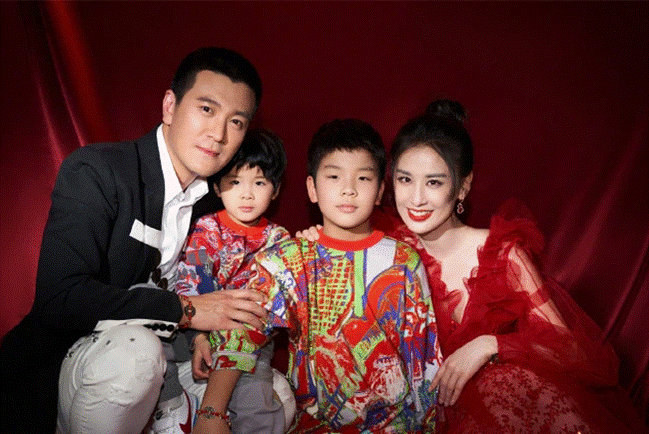 Lâm Tâm Như cho con ăn vi cá bằng bát vàng, nữ trang 300 tỷ vẫn chưa là gì so với mức chiều con vô địch thiên hạ của cặp sao này, chẳng trách đứa trẻ ngày càng cục tính-4